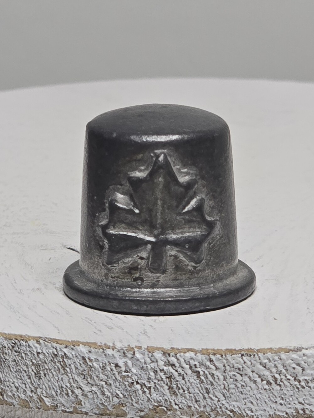 Vintage Pewter/Metal Souvenir Thimble - Maple Leaf & Hat [ Read Details ]
